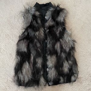 Cachè Luxe Faux Fur Vest Women’s Size Medium